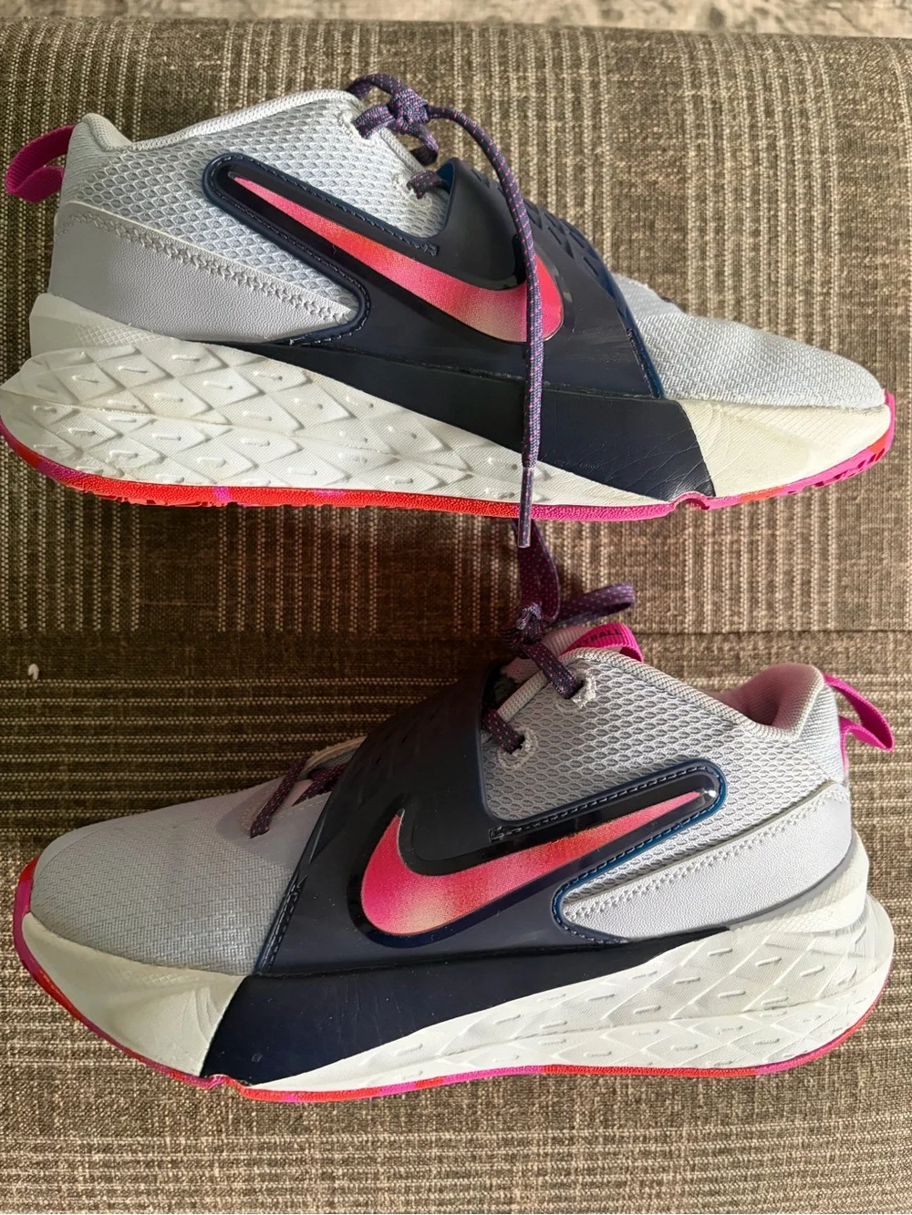 EUC girls basketball shoes 4.5Y